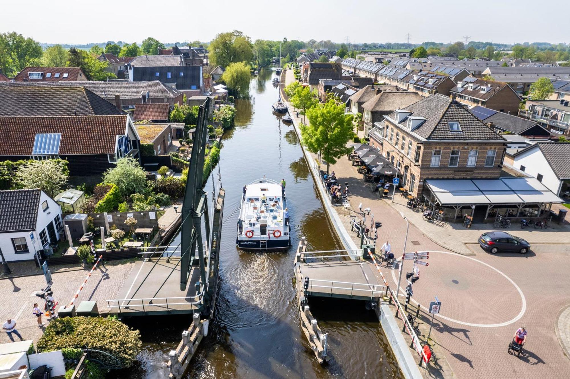 Hotel Over De Brug Haastrecht Exteriör bild